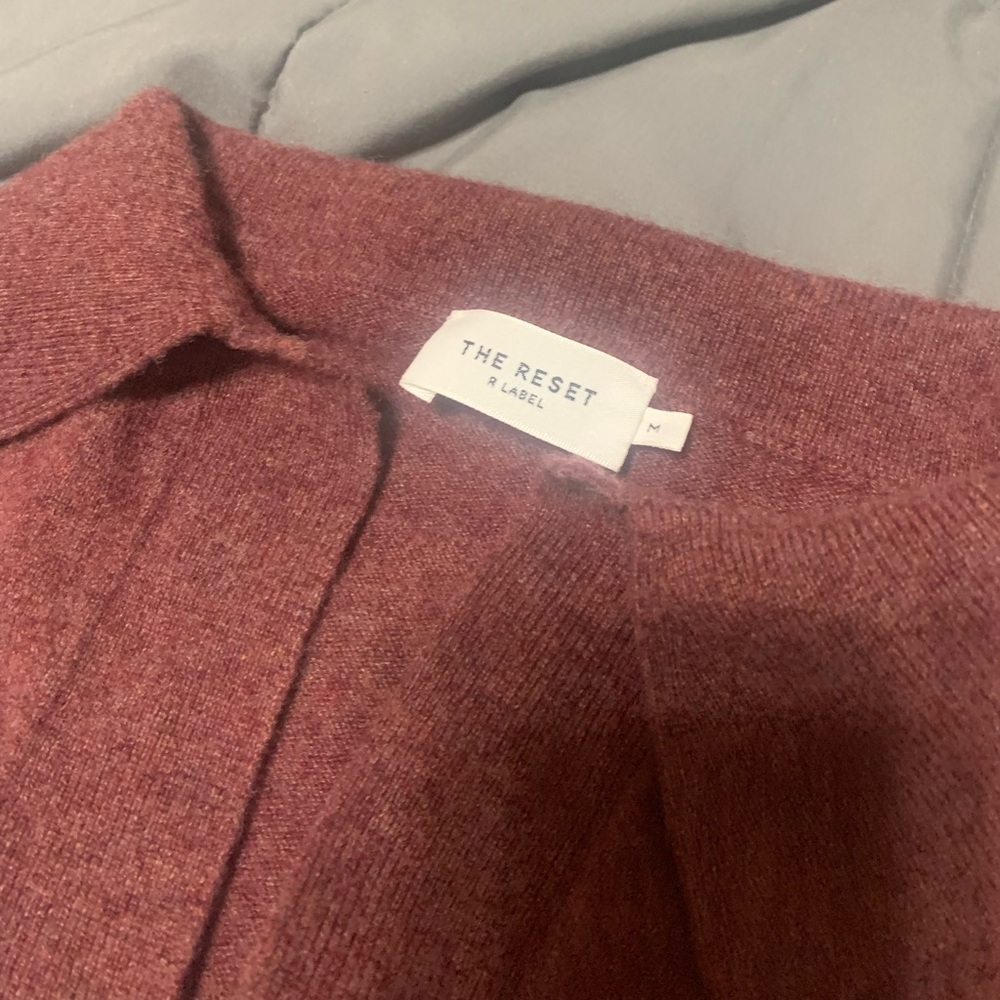 The Reset collared sweater. Burgundy color 80% wool / 20% cashmere